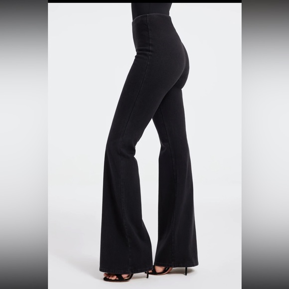 Good American flare jeans - Picture 8 of 8